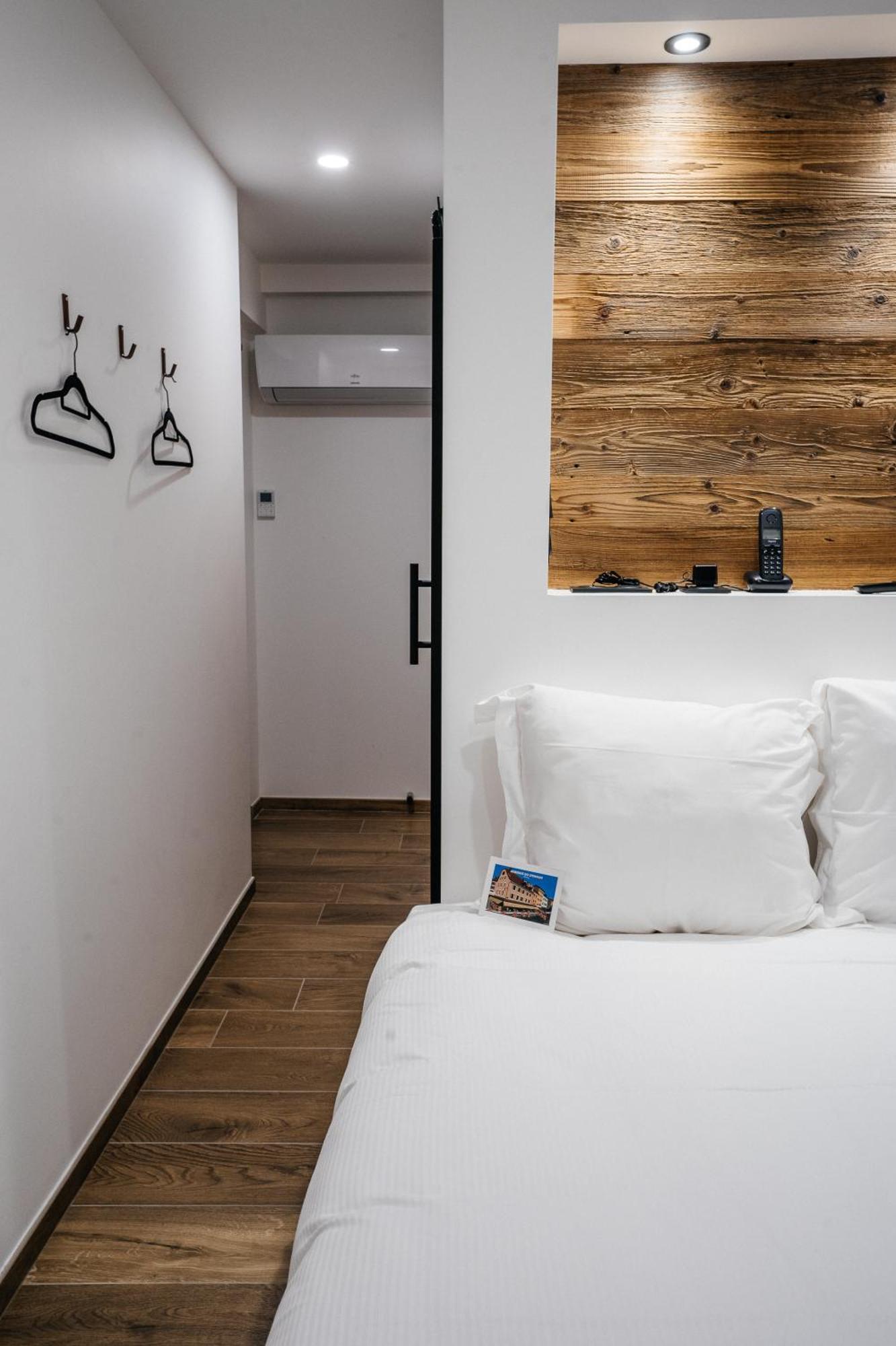 Auberge Du Lyonnais Annecy Bagian luar foto